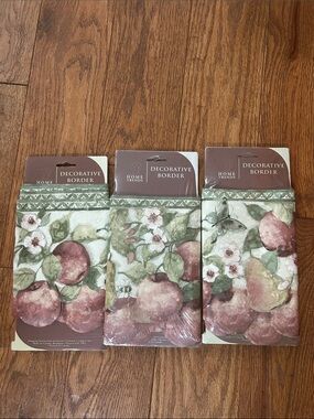 Home Trends Decorative Border in Green and Rose - Fruit & Floral Wall Trim